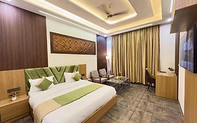 Highway Resort With Swimming Pool & Spa