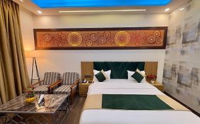 Highway Resort With Swimming Pool & Spa